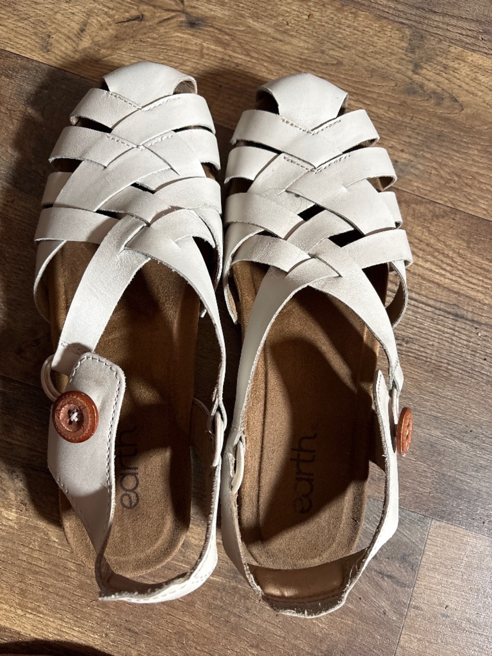 Earth Brand cream Comfort Sandals – Cushioned Supportive Everyday Shoes
